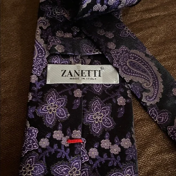 😄100% Italian silk paisley tie purples - Picture 3 of 4